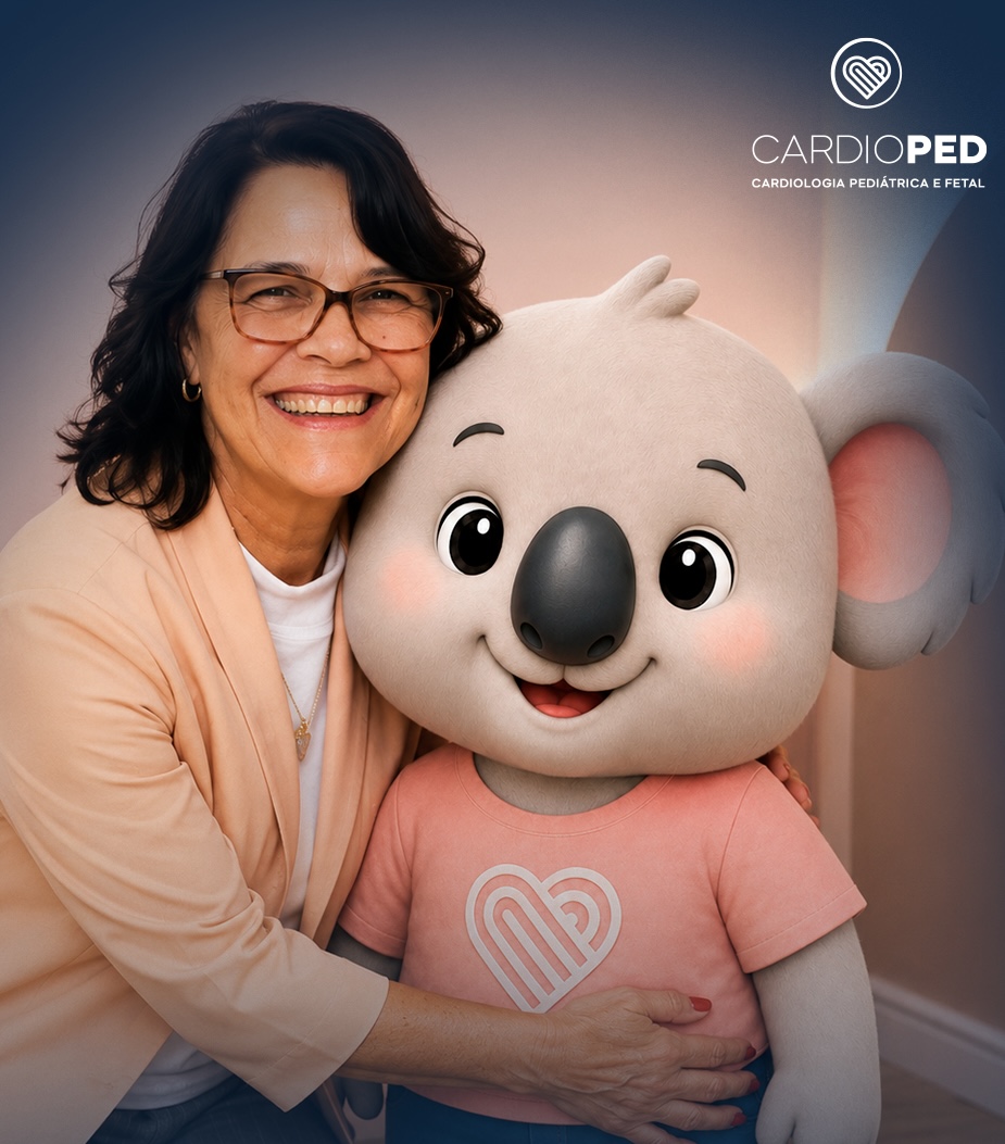 Dra. Lúcia Moser com o mascote koala da CardioPED