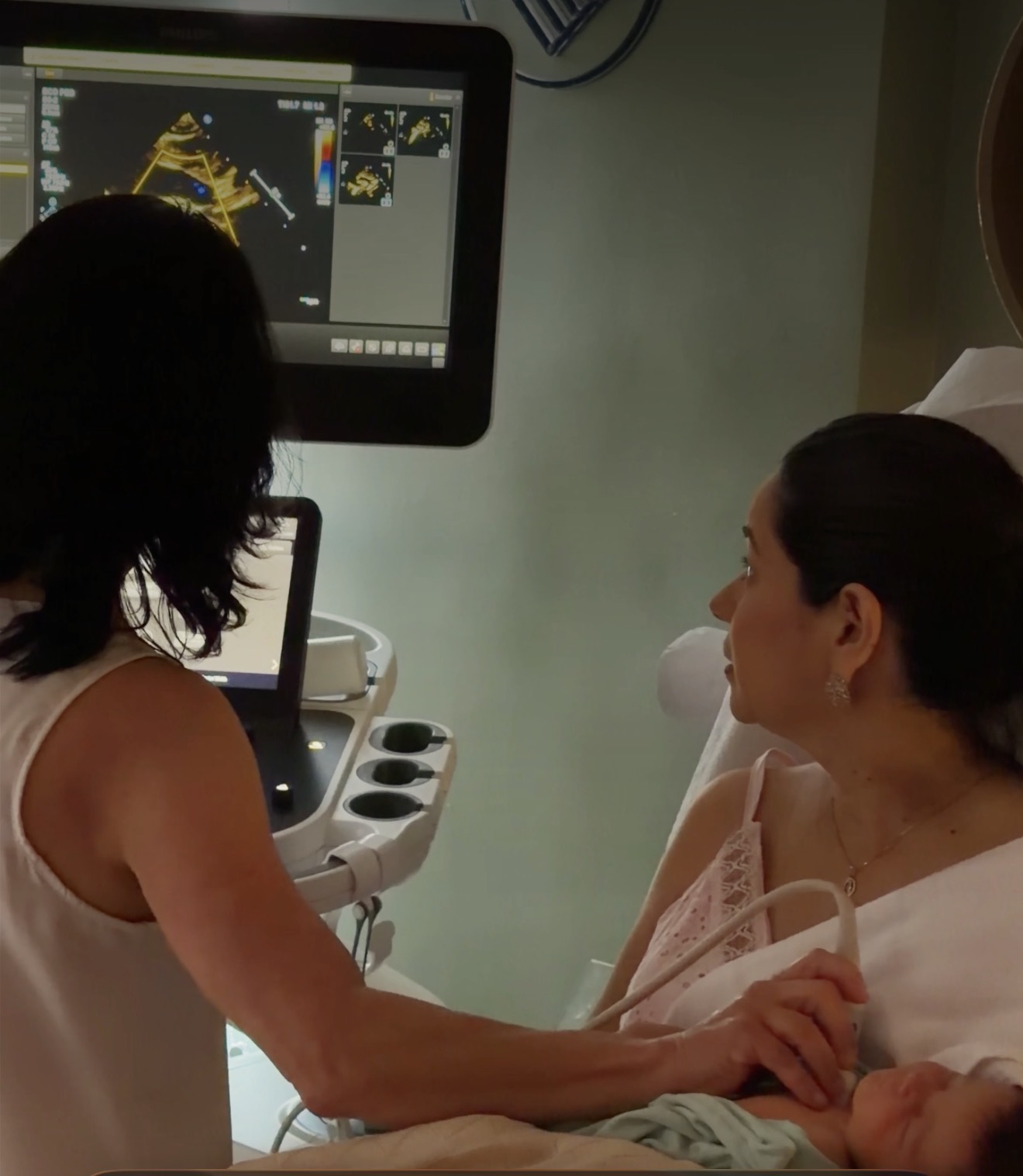 Ecocardiograma neonatal realizado pela Dra. Lúcia Moser em Recife — avaliação do coração do recém-nascido